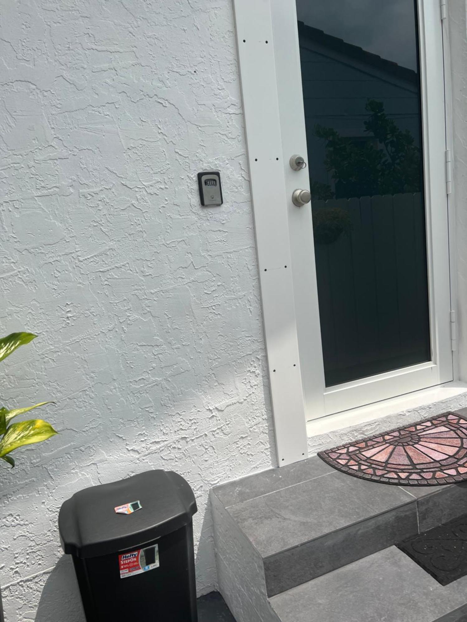 Little Gables Studio-Your Miami Escape-10Min Airport Екстериор снимка
